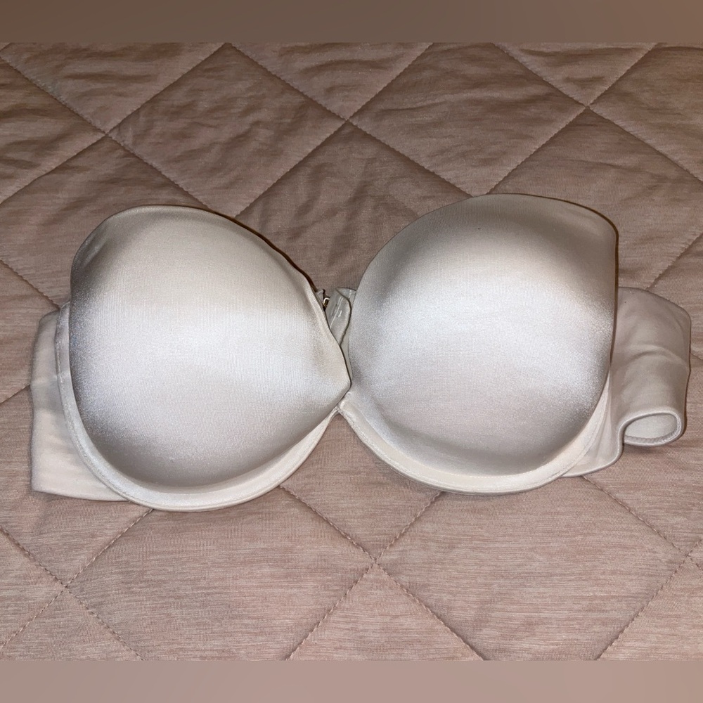 VICTORIA’S SECRET VERY SEXY Womens White Strapless underwire Bra size: 36C